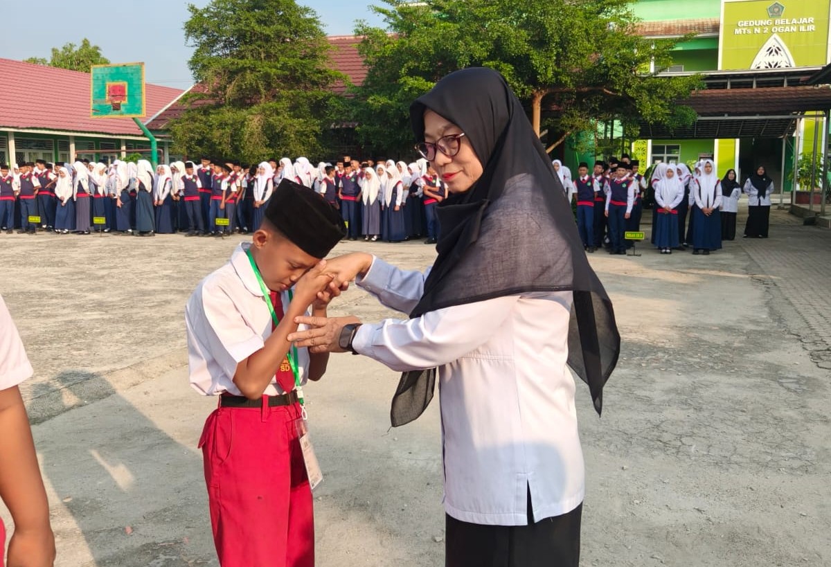 Semangat Baru, Langkah Baru: Upacara Bendera Tandai Pembukaan MATAMUDA TP. 2026/2027 di MTsN 2 Ogan Ilir 